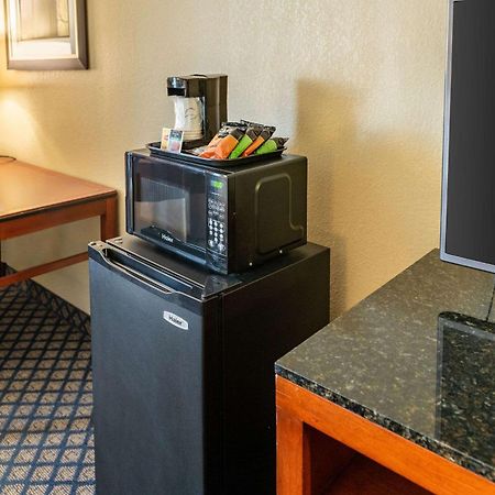 Quality Inn & Suites Seville Екстер'єр фото