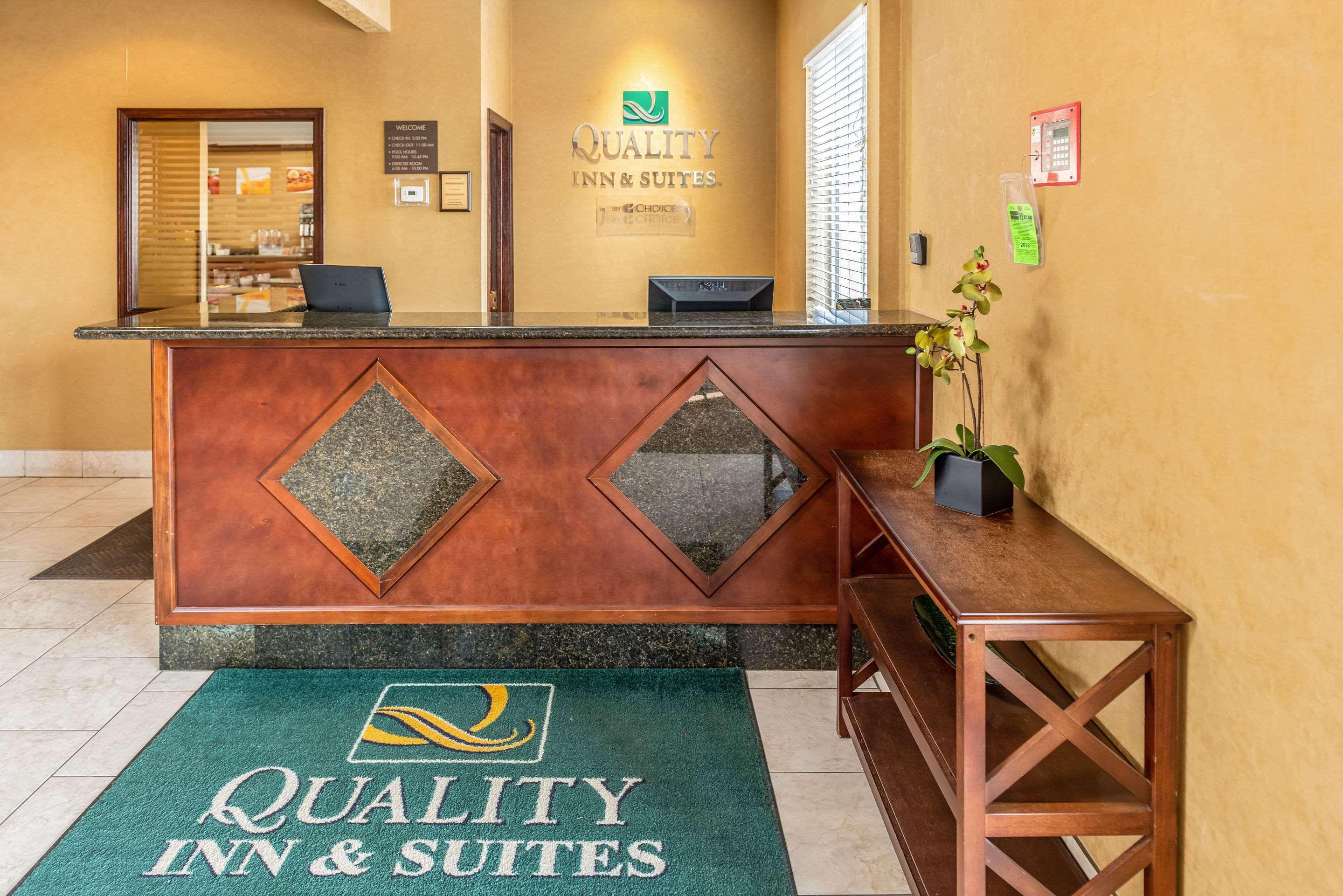 Quality Inn & Suites Seville Екстер'єр фото