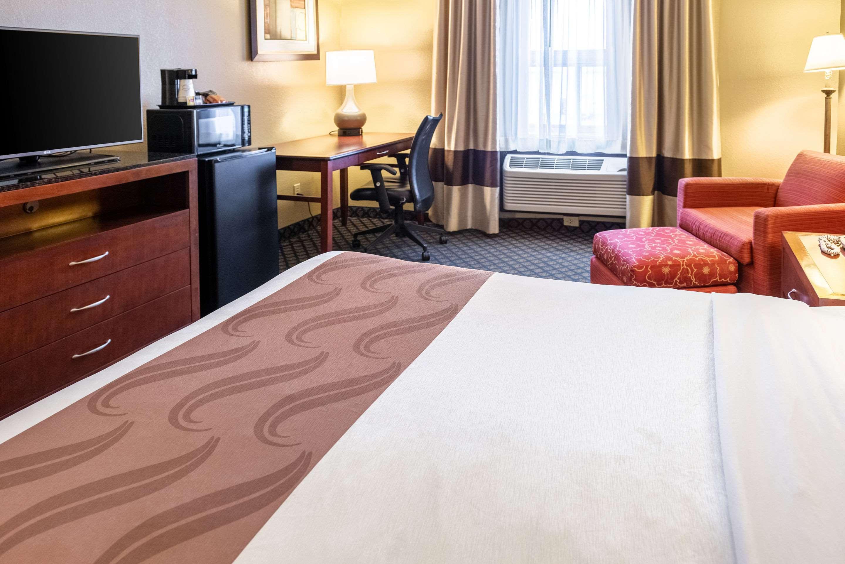 Quality Inn & Suites Seville Екстер'єр фото