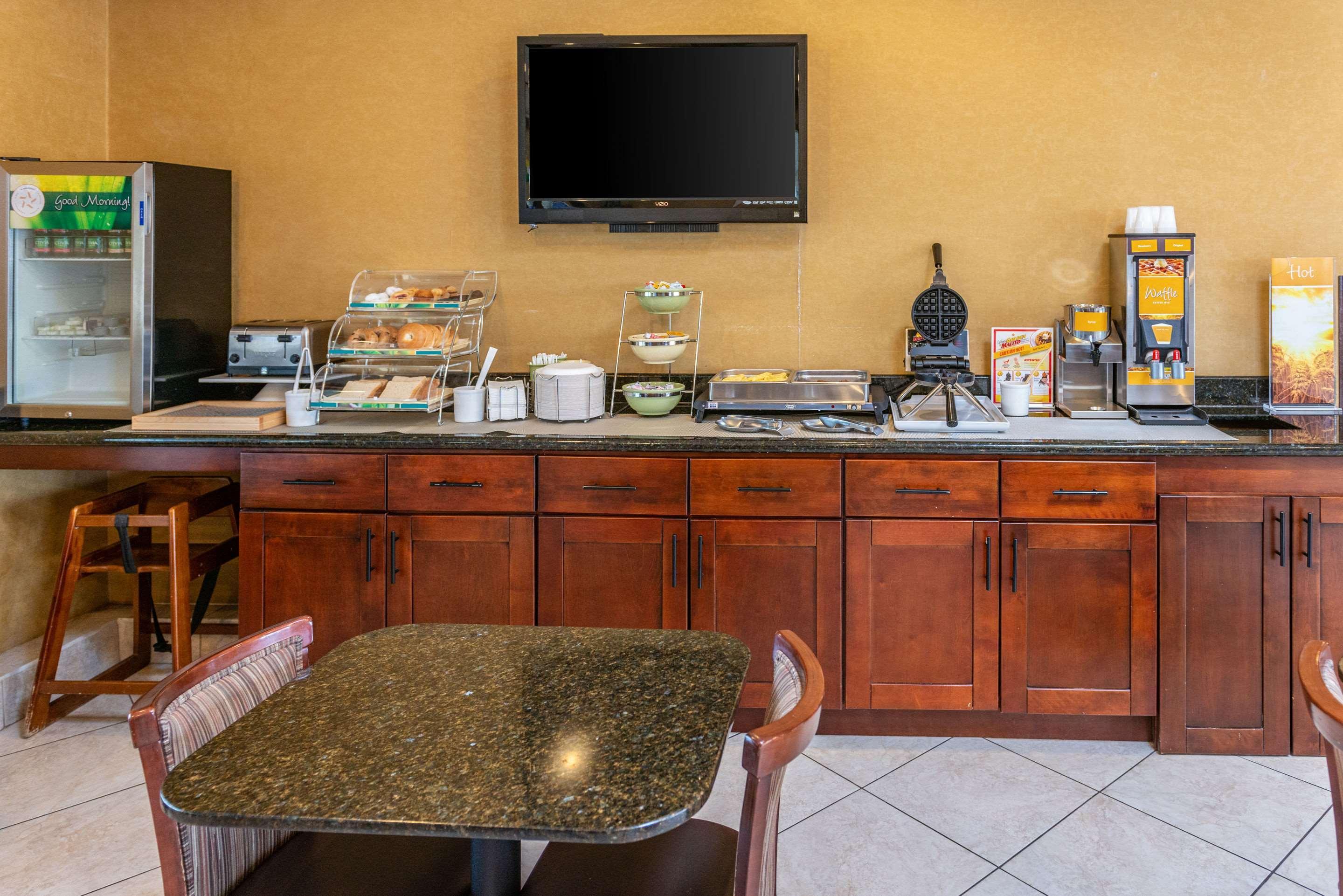 Quality Inn & Suites Seville Екстер'єр фото