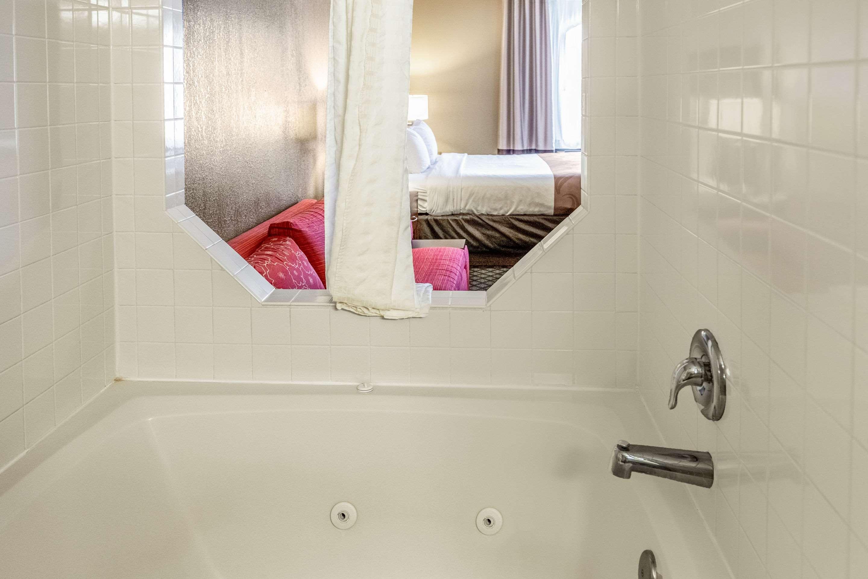 Quality Inn & Suites Seville Екстер'єр фото