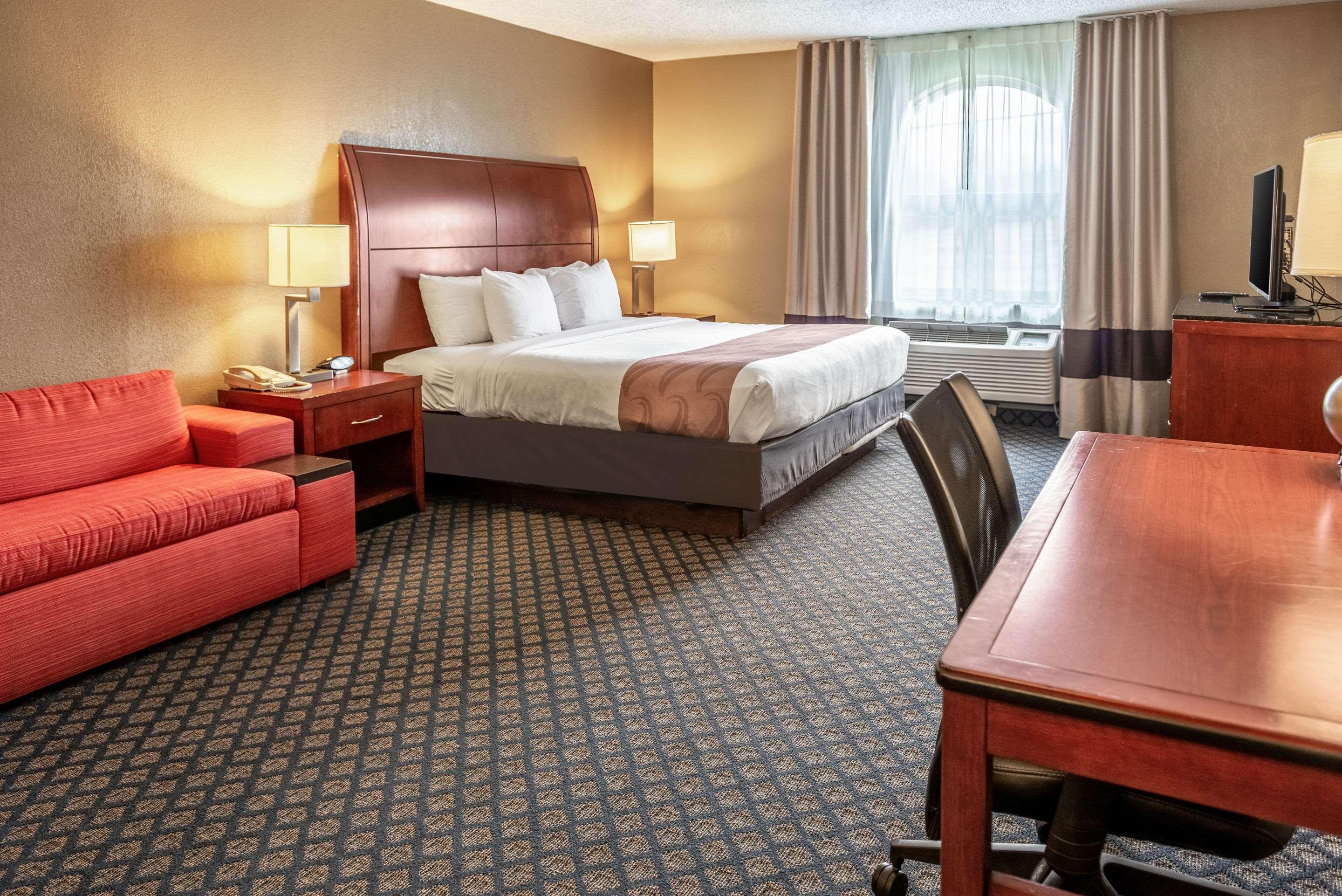 Quality Inn & Suites Seville Екстер'єр фото