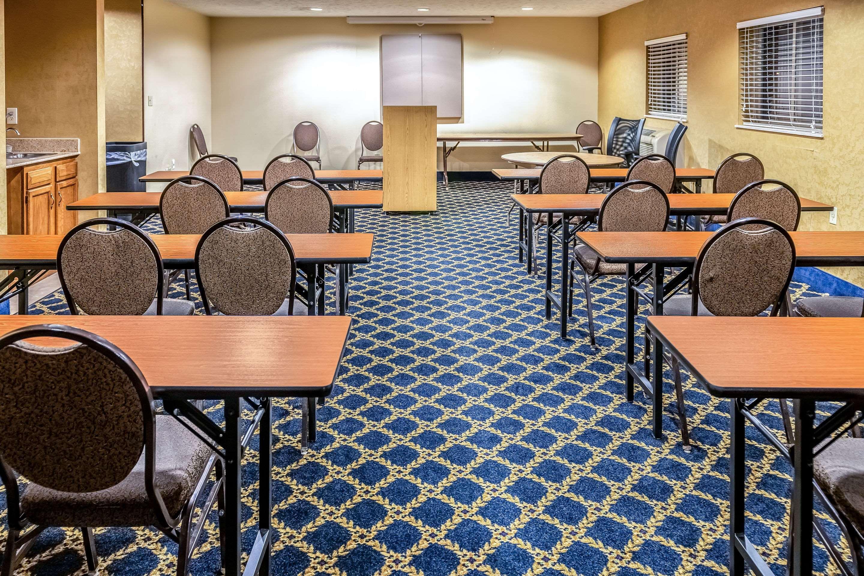 Quality Inn & Suites Seville Екстер'єр фото