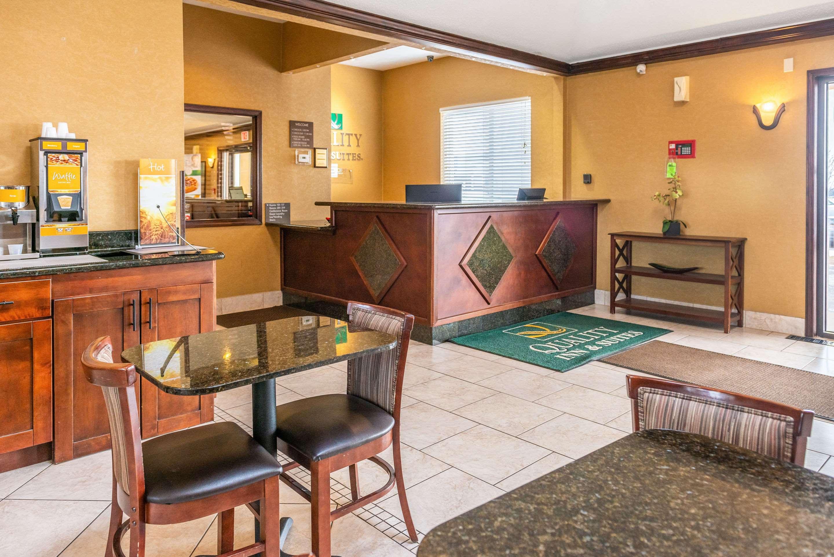 Quality Inn & Suites Seville Екстер'єр фото