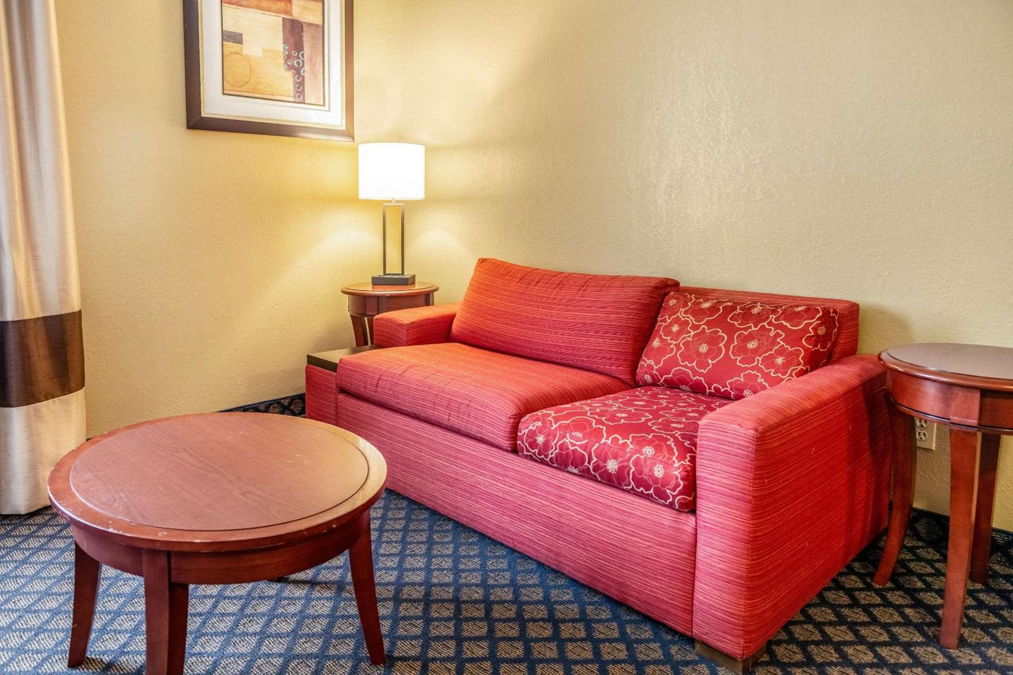 Quality Inn & Suites Seville Екстер'єр фото