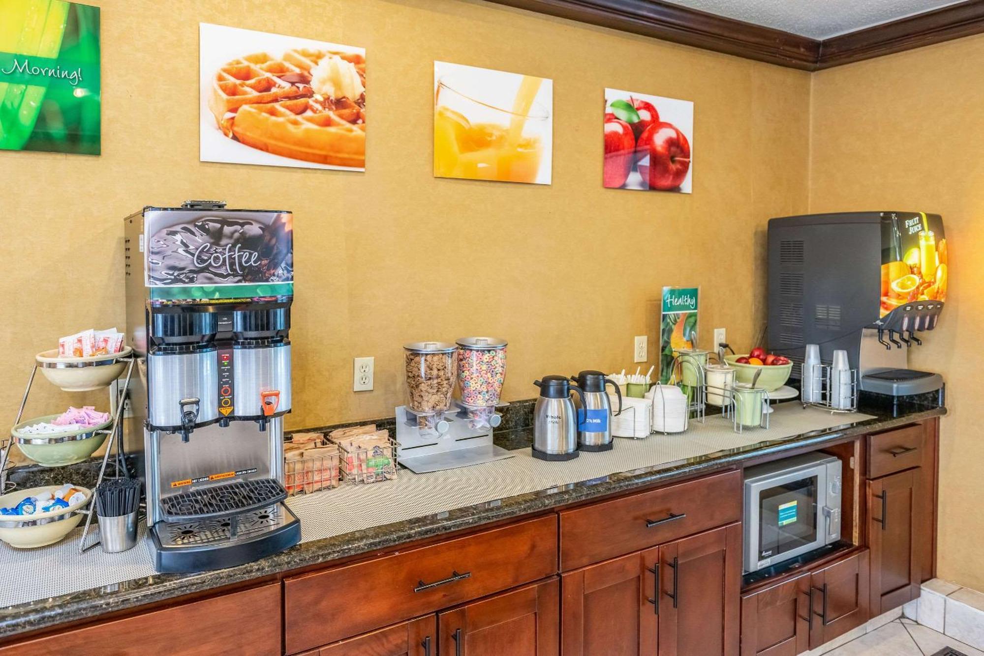 Quality Inn & Suites Seville Екстер'єр фото