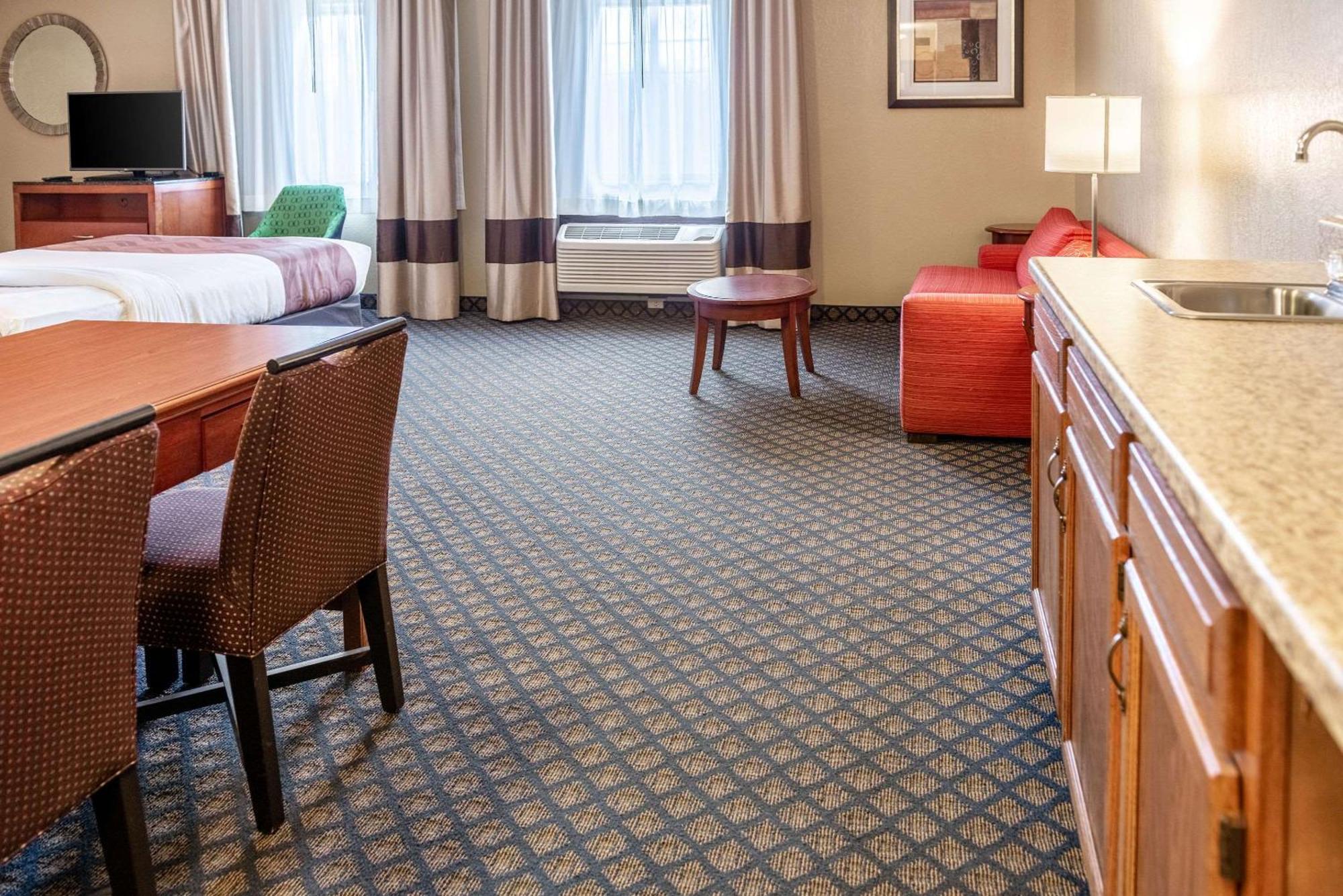 Quality Inn & Suites Seville Екстер'єр фото