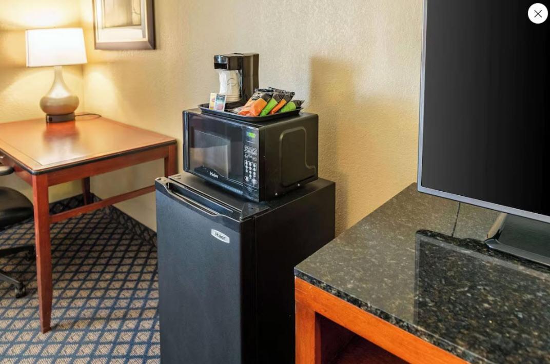 Quality Inn & Suites Seville Екстер'єр фото