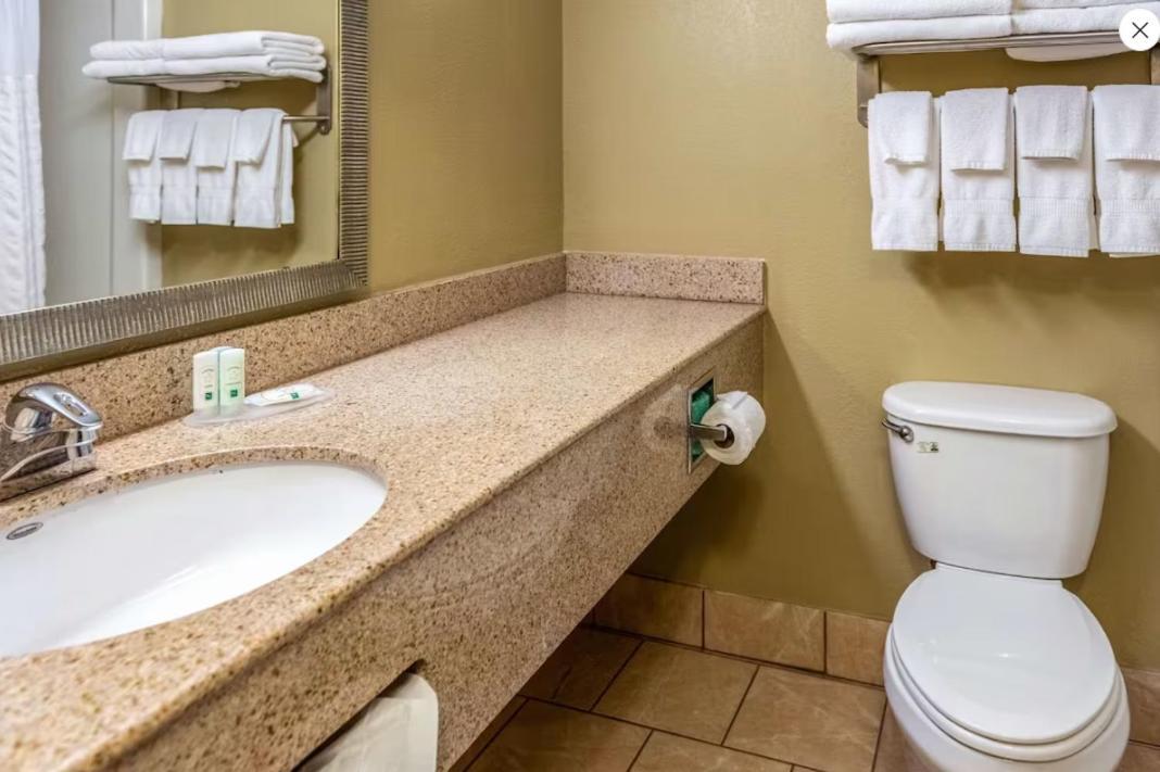 Quality Inn & Suites Seville Екстер'єр фото