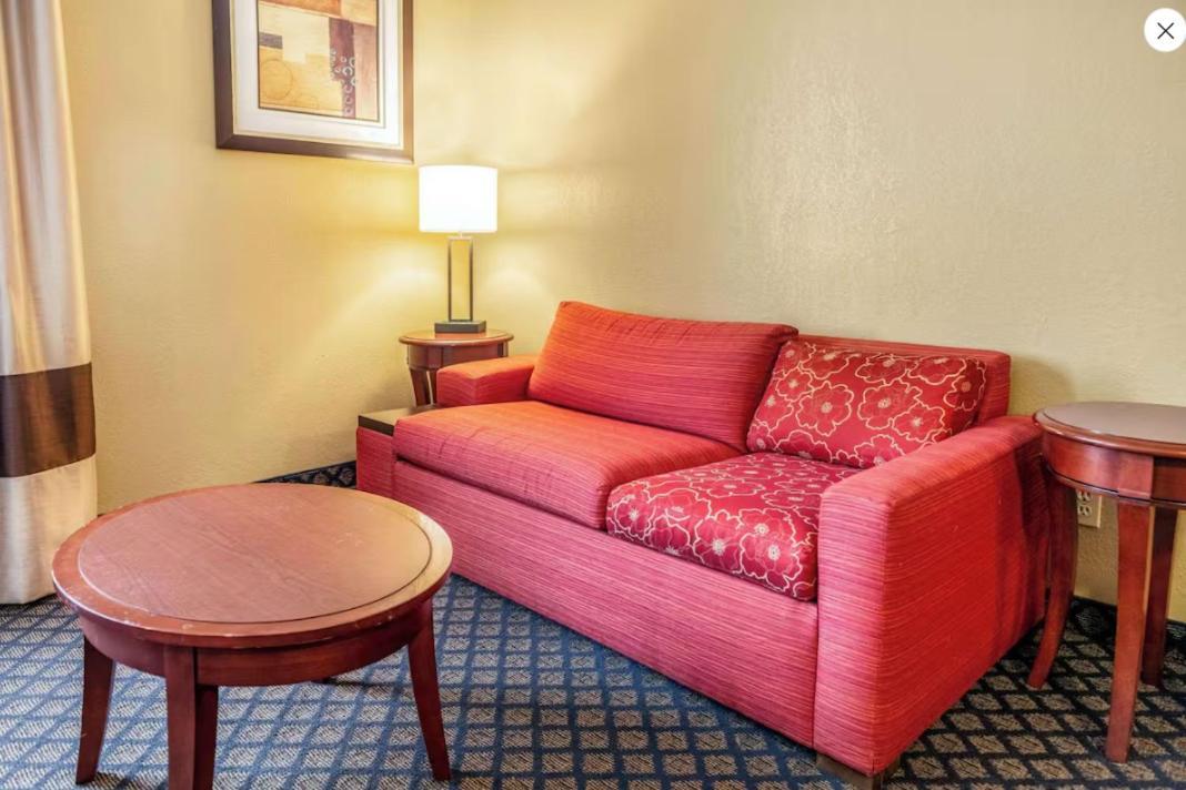 Quality Inn & Suites Seville Екстер'єр фото
