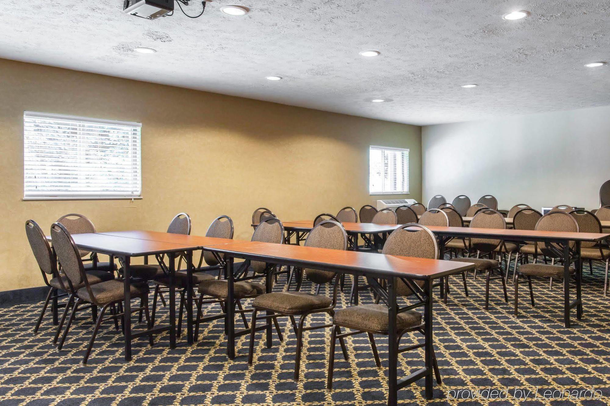 Quality Inn & Suites Seville Екстер'єр фото