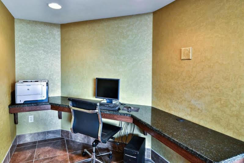 Quality Inn & Suites Seville Екстер'єр фото